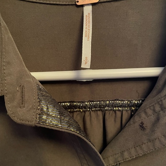Free People Army green button down with subtle detail - Picture 3 of 3